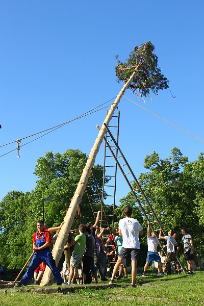 Stavanie maja (27).JPG